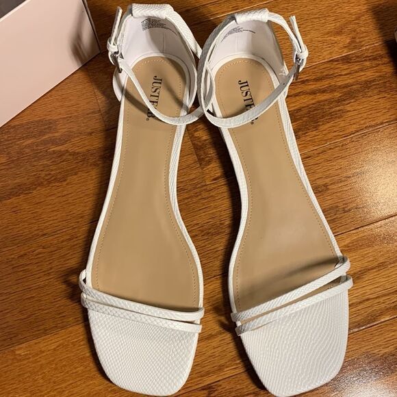 JUSTFAB Amymda Size 11 white flat sandals. NEW - Picture 1 of 9